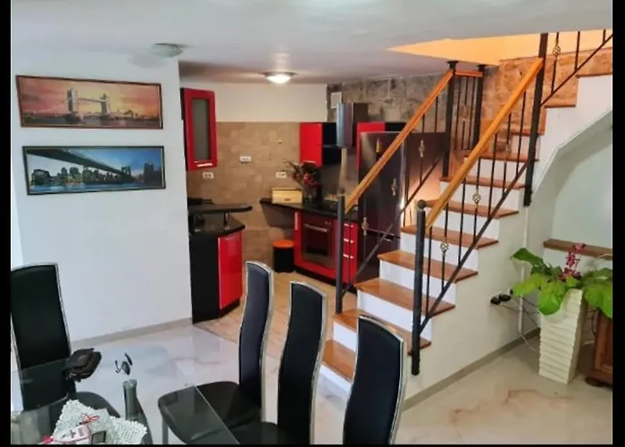Apartmán Stone Garden Escape With Jacuzzi Split