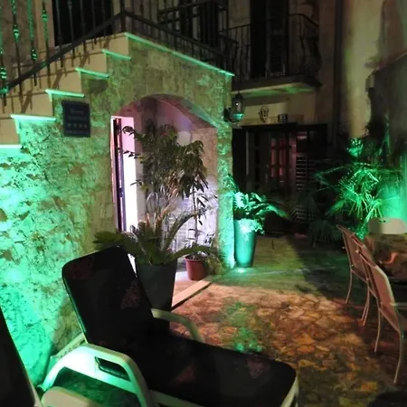 Appartamento Stone Garden Escape With Jacuzzi