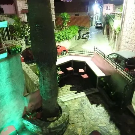 Stone Garden Escape With Jacuzzi Appartamento Spalato