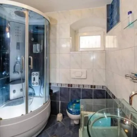 Stone Garden Escape With Jacuzzi Appartamento *