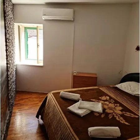 Appartamento Stone Garden Escape With Jacuzzi *