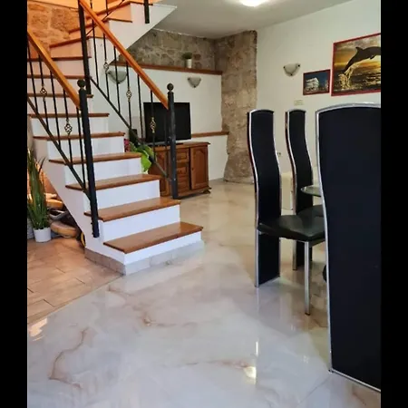 Appartamento Stone Garden Escape With Jacuzzi