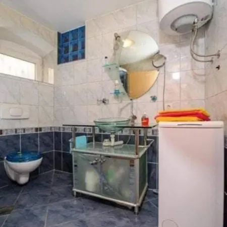 Stone Garden Escape With Jacuzzi Appartement Split